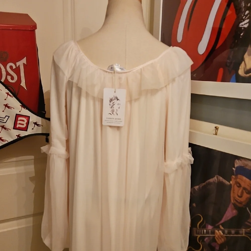Elegant White Women's Nightgown/ Lounge Wear - Picture 7 of 10